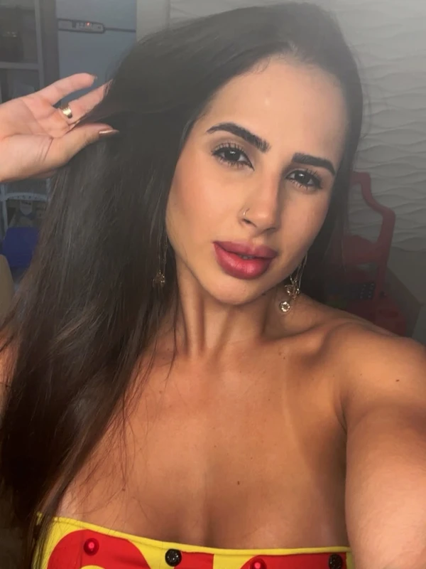 Bárbara Cavalcanti é a nova companhia de Romário por Reprodução/Instagram