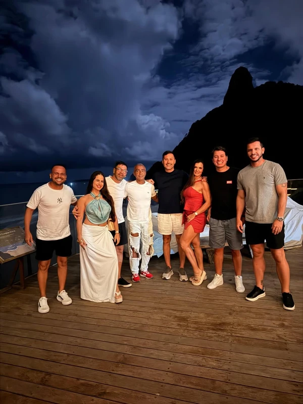 Bárbara Cavalcanti surgiu em viagem com Romário por Reprodução/Instagram