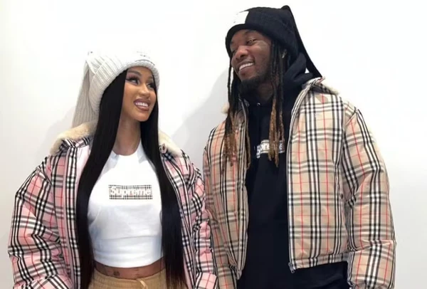 Cardi B e Offset por Reprodução