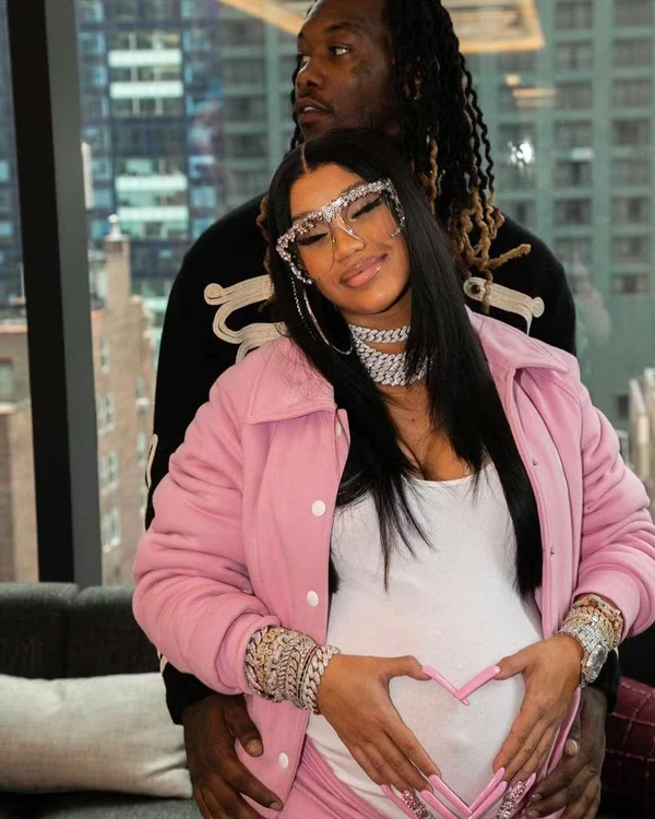 Cardi B e Offset viveram 8 anos de um relacionamento conturbado por Reprodução