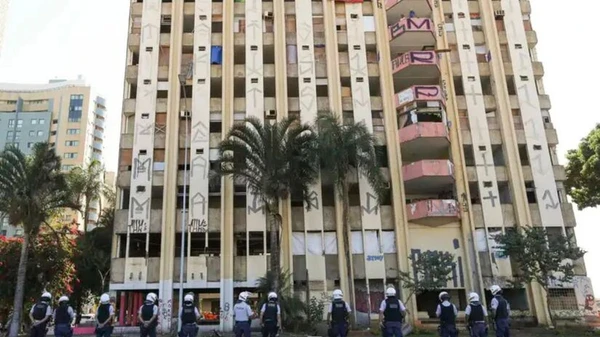 Implosão do "Torre Palace Hotel", em Brasília. por Fábio Rodrigues Pozzebom | Agência Brasil 