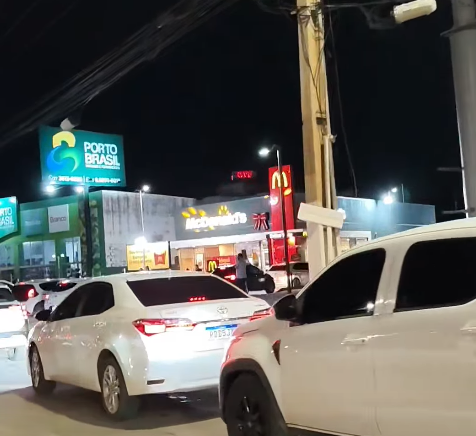 Inauguaração de McDonald's em Barreiras causa congestionamento no trânsito por Reprodução