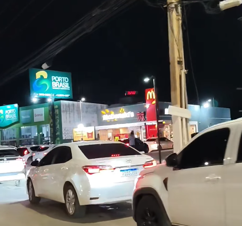 Inauguaração de McDonald's em Barreiras causa congestionamento no trânsito por Reprodução