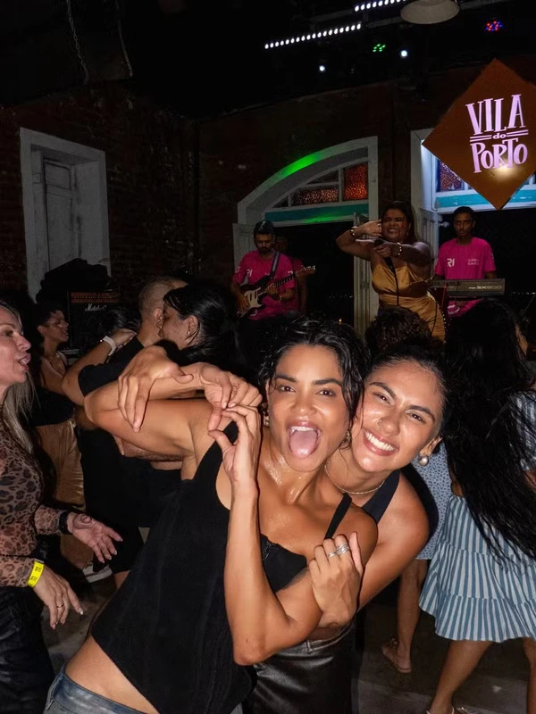 Lucy Alves assume namoro com Julia Britz e troca declarações nas redes sociais por Reprodução/Instagram