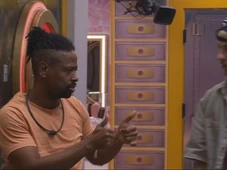 Imagem - Boneco volta ao BBB 26 após atendimento médico e tranquiliza brothers sobre exames