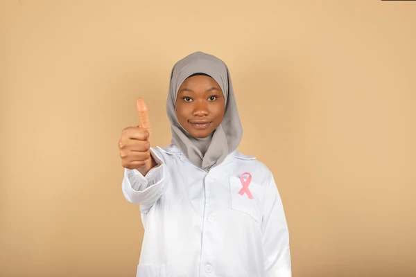 Câncer de mama por Shutterstock/Reprodução