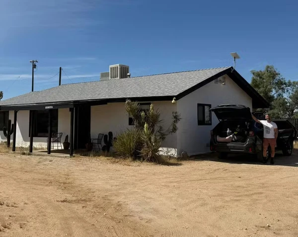 Casa no deserto da Califórnia vira refúgio de descanso de Marco Pigossi e Marco Calvani durante temporada nos EUA por Reprodução/Instagram
