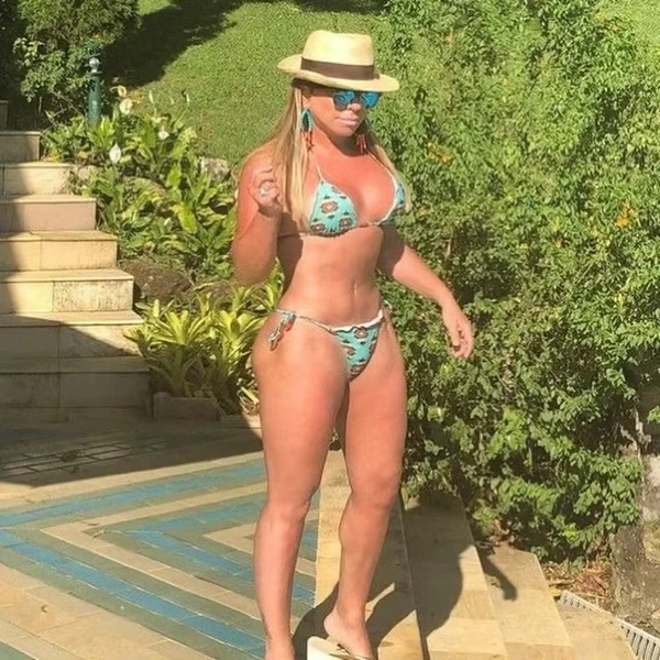 Christina Rocha ganha elogios com foto de biquíni aos 68 anos por Reprodução/Instagram