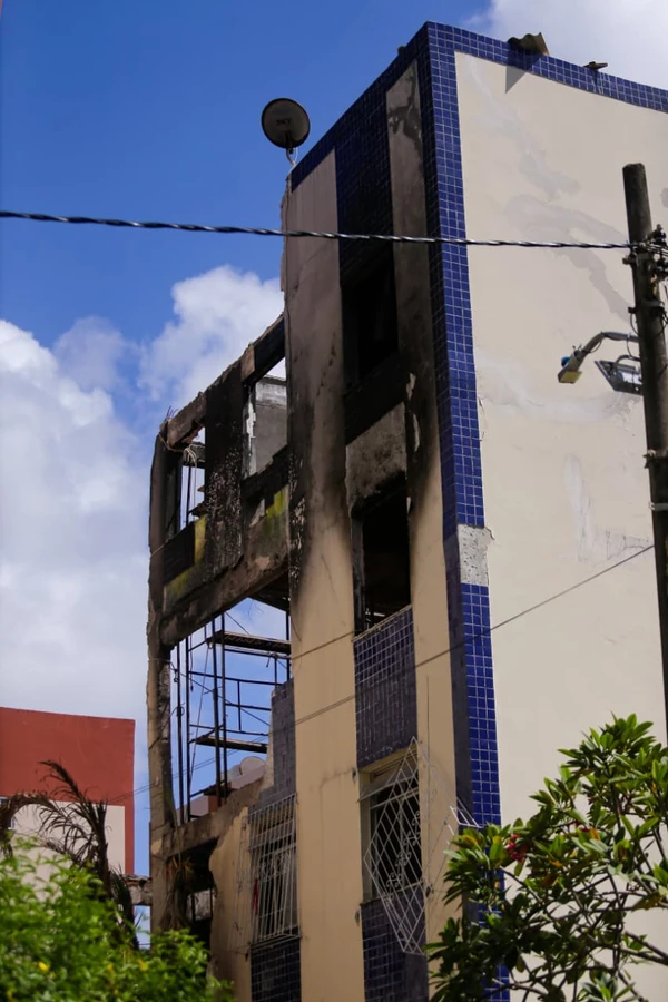 Demolição parcial de prédio atingido por explosão no Stiep por Arisson Marinho/CORREIO