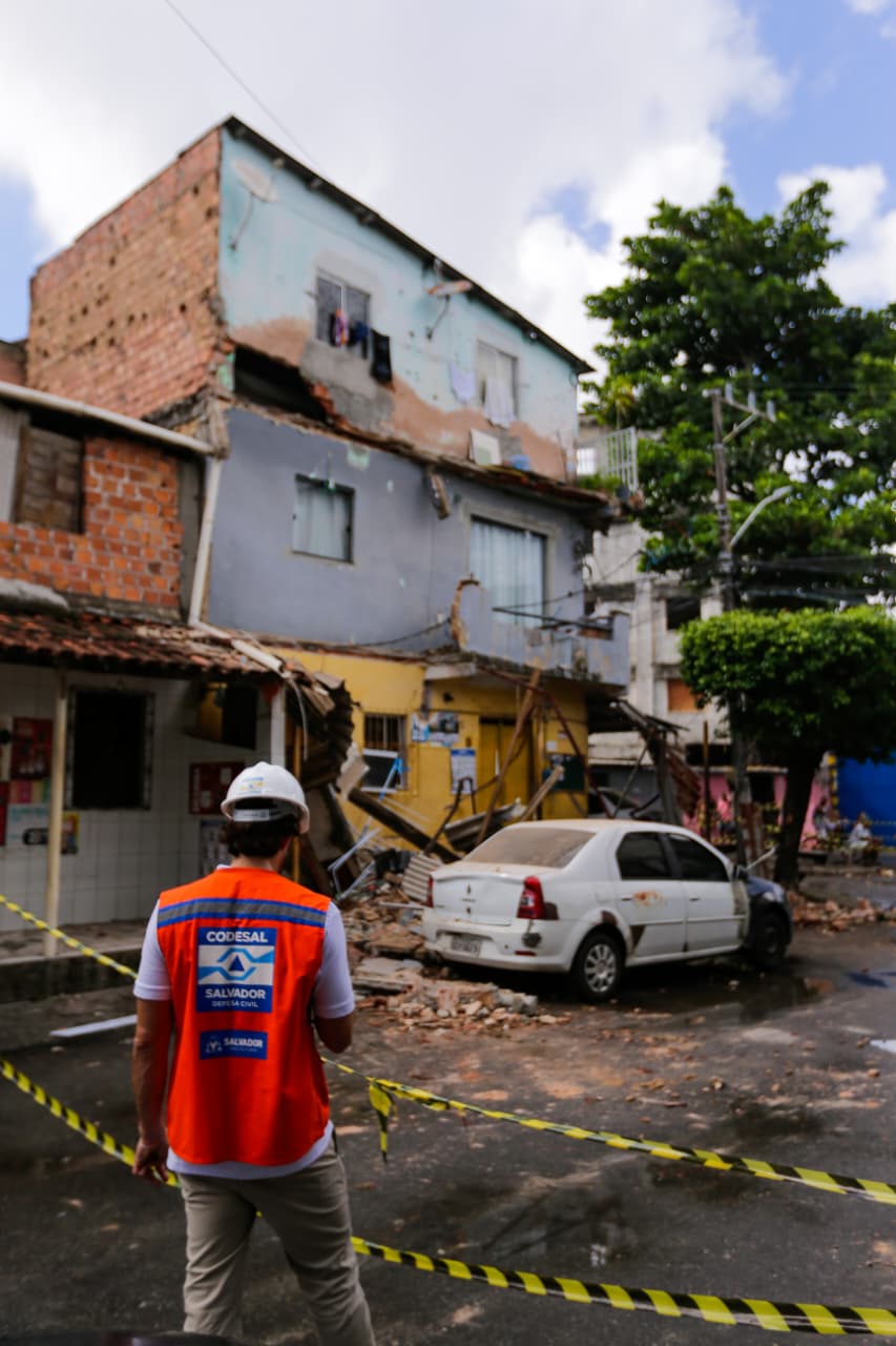 Desabamento de marquise na Ribeira por Arisson Marinho/CORREIO