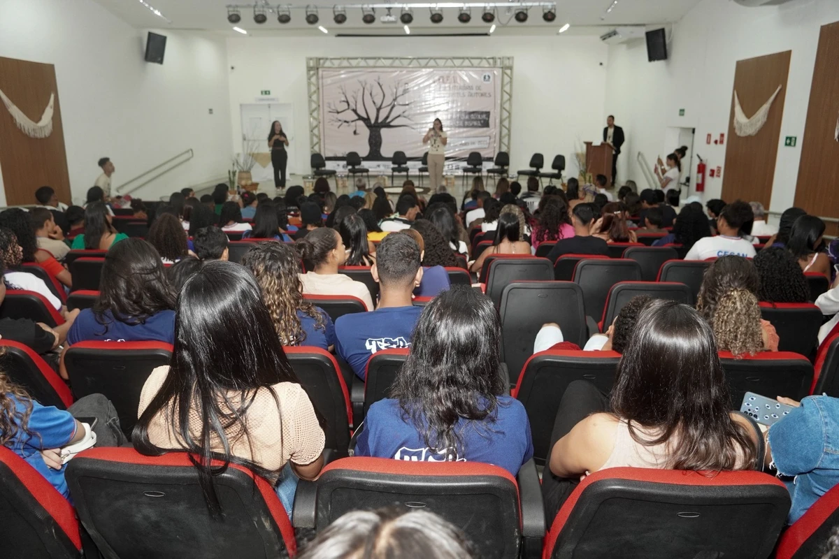 Estudantes do sertão baiano transformam vivências em literatura e levam protagonismo da escola pública à Bienal do Livro Bahia 2026