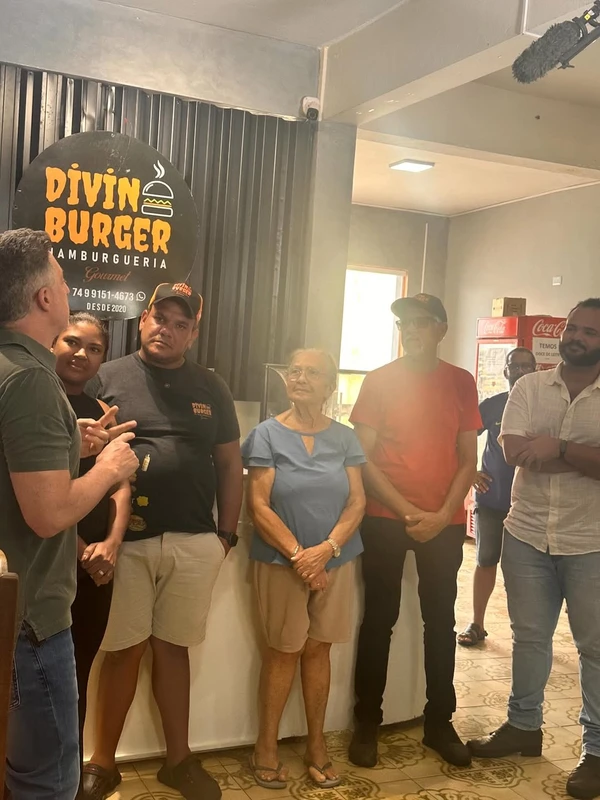 Luciano Huck acompanha reforma do Divino Burguer por Reprodução/Instagram