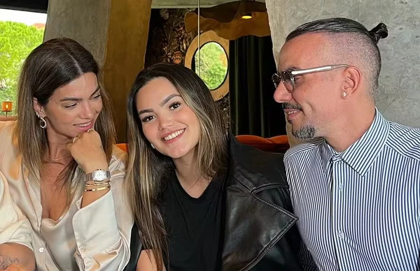 Suzanna Freitas entre Kelly Key e Mico Freitas