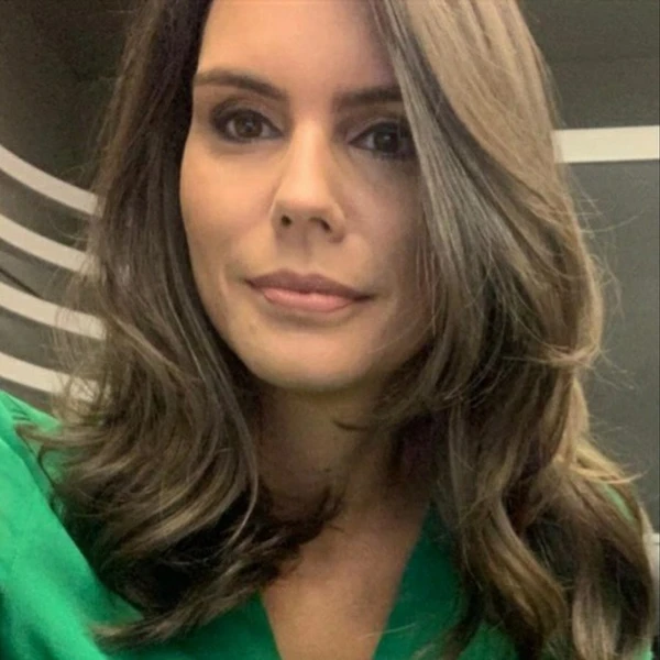 Camila Busnello por Reprodução