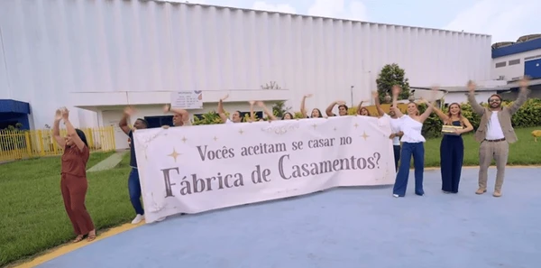 Casal de Feira de Santana realiza sonho no 'Fábrica de Casamentos' do SBT por Reprodução/SBT