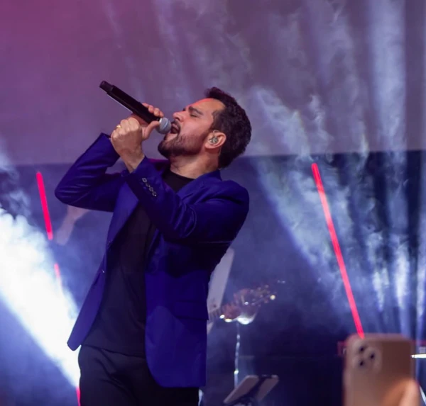 Luciano Camargo e família por Reprodução | Instagram