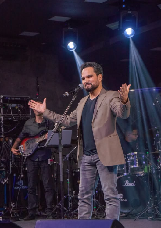 Luciano Camargo e família por Reprodução | Instagram