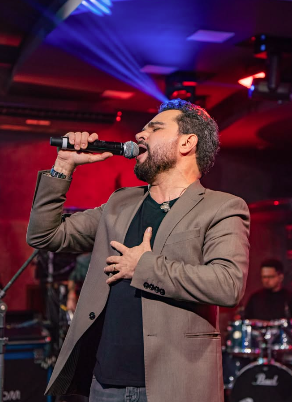 Luciano Camargo e família por Reprodução | Instagram