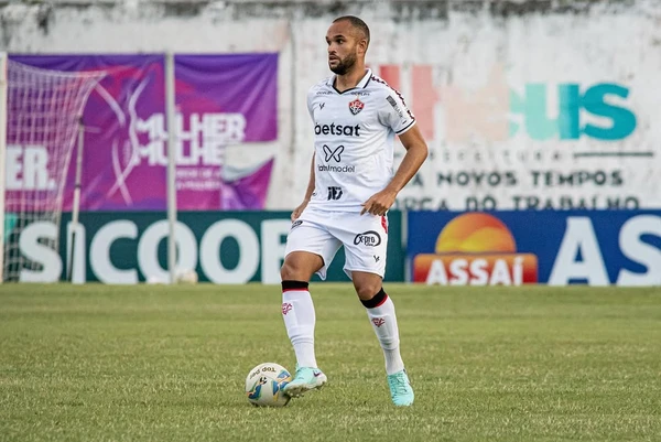 João Victor pelo Vitória por Reprodução/Redes Sociais