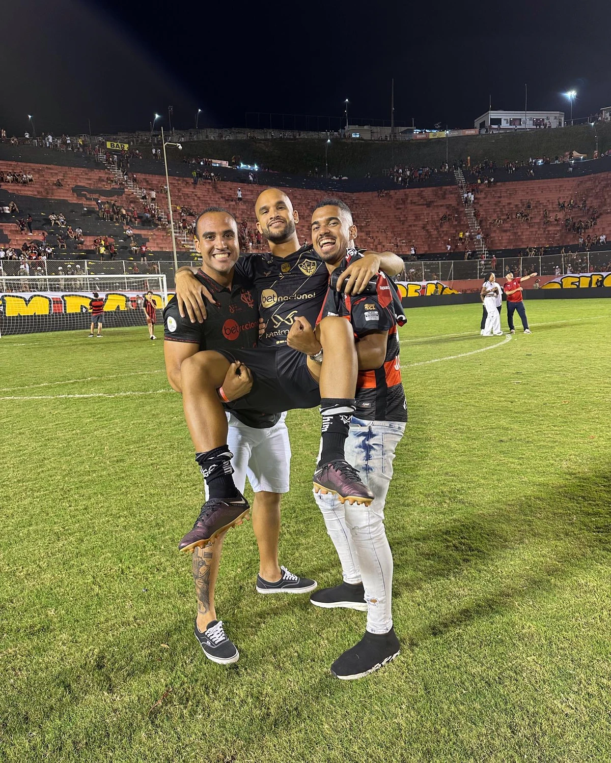 João Victor pelo Vitória por Reprodução/Redes Sociais