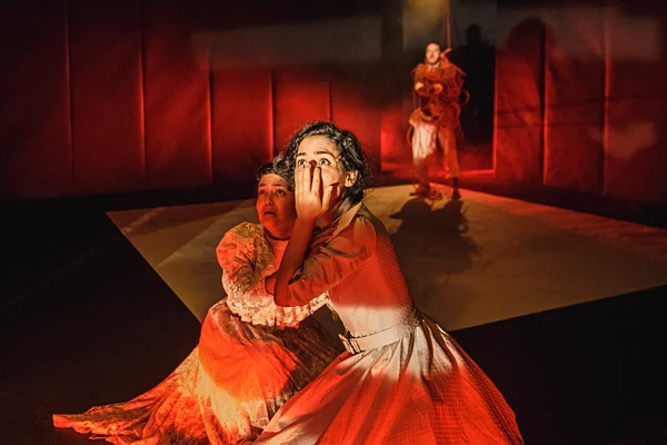 Peça Vermelho Melodrama por Patrícia Almeida