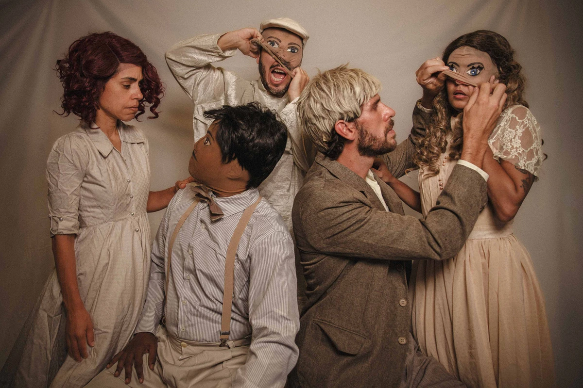 Peça Vermelho Melodrama por Patrícia Almeida