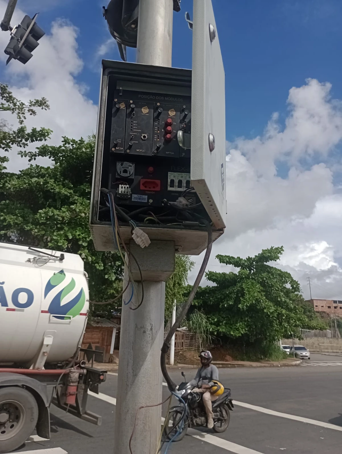 Semáforos vandalizados geram mais de R$ 1 milhão de prejuízo em Salvador por Divulgação/Transalvador