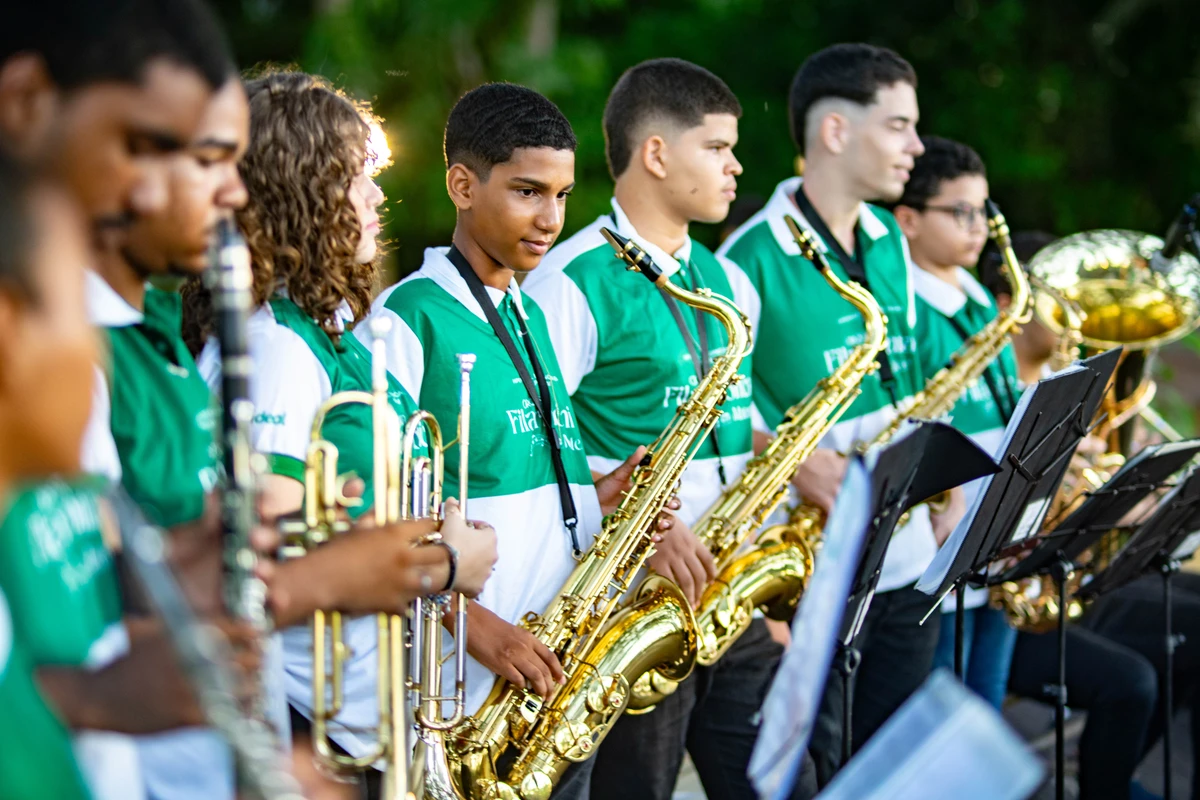  Jovens integrantes da Orquestra Filarmônica Matense