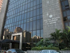 Imagem - Justiça mantém demissão por justa causa de segurança que apresentou atestado e foi flagrado em show