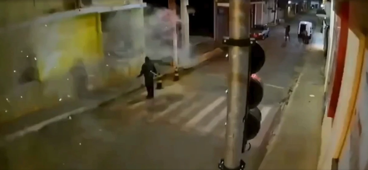 Agência foi alvo de criminosos em Minas Gerais por Reprodução