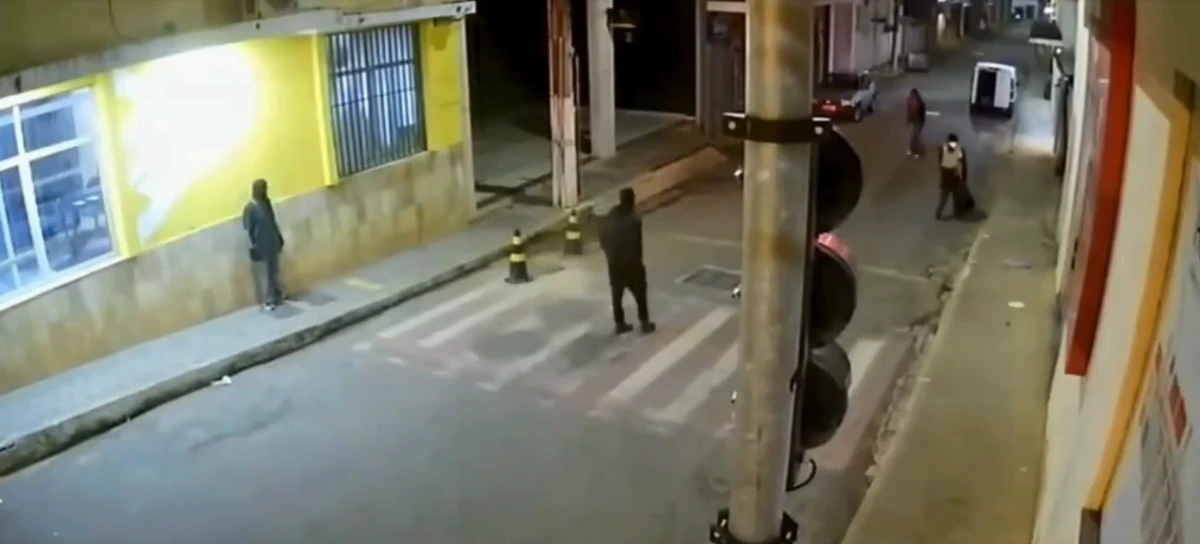 Agência foi alvo de criminosos em Minas Gerais por Reprodução