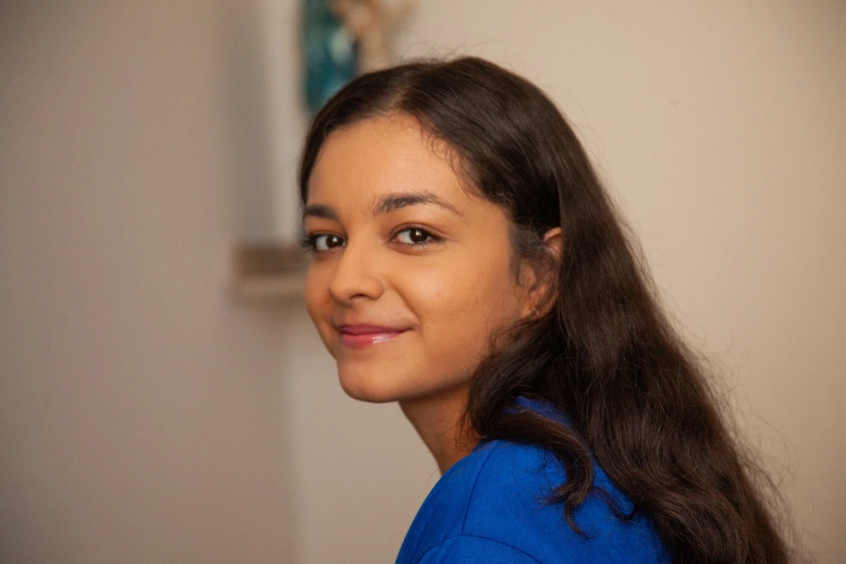 Cecília Barboza é apaixonada por música clássica e toca piano desde os seis anos por Sora Maia/CORREIO