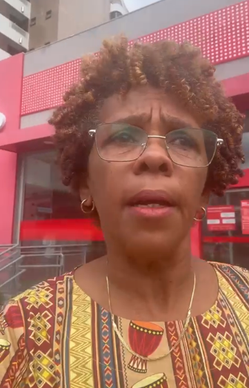 Cliente foi informada que conta corrente será encerrada por Acervo pessoal