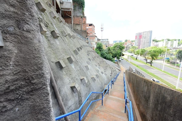Contenção de encosta foi inagurada no bairro do Garcia