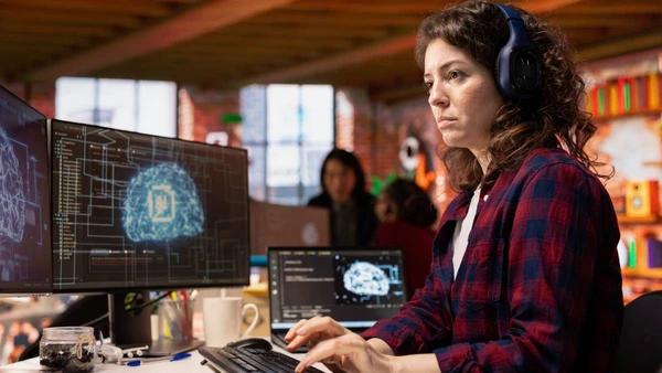 De especialistas em IA a gestores de felicidade, entenda por que o mercado está voltando a valorizar o que as máquinas não conseguem fazer