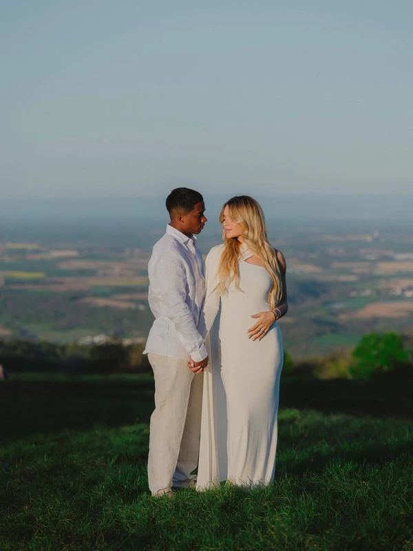 Endrick e Gabriely Miranda anunciam gravidez por Reprodução/Instagram