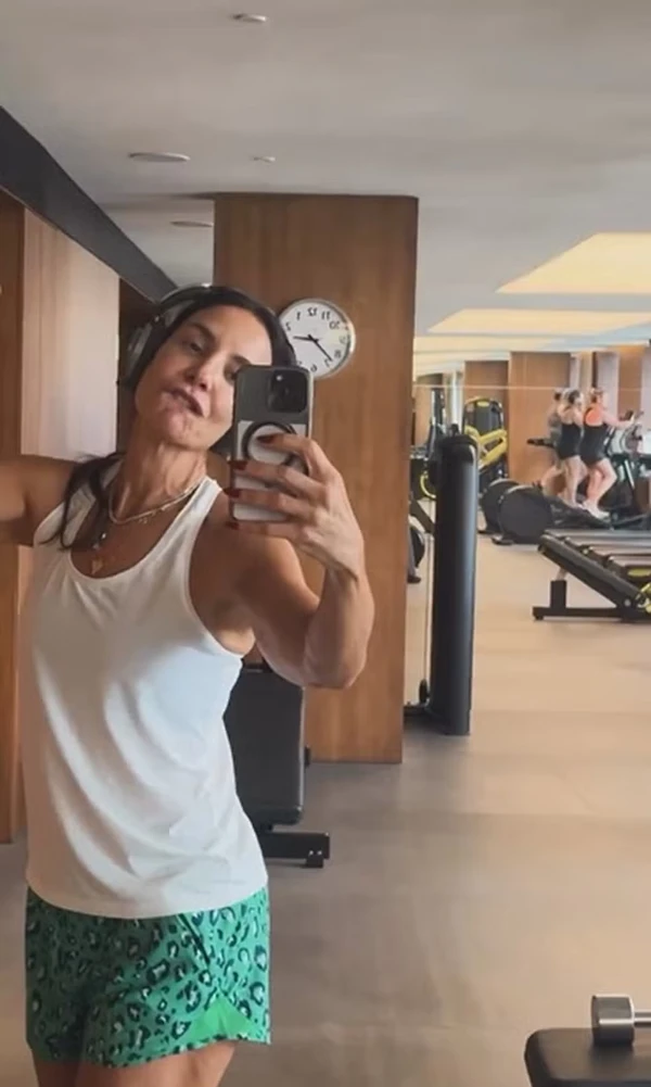 Ivete Sangalo dança em treino e exibe braço torneado em meio a rumores de novo affair por  Reprodução/Instagram