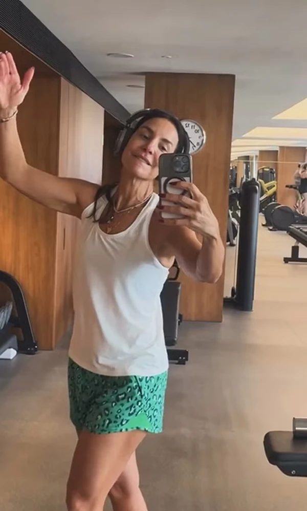 Ivete Sangalo dança em treino e exibe braço torneado em meio a rumores de novo affair por  Reprodução/Instagram