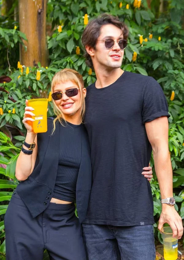 Luísa Sonza com o namorado, o médico português Luis Ribeirinho por Reprodução/Instagram