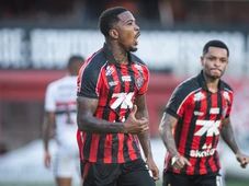 Imagem - Vitória decide comprar zagueiro Cacá antes de duelo contra o Corinthians