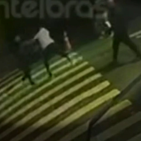 Briga recomeçou quando amigo de Jonatas teria batido porta forte por Reprodução