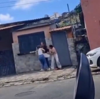 Estagiária de UBS  foi desligada de prefeitura baiana após bater em idosa por Reprodução/ Redes sociais