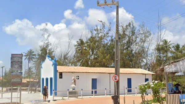 Igreja fica localizada na Praia do Saco por Reprodução