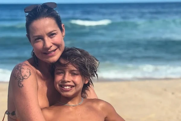 Luana Piovani e o filho Dom por Reprodução