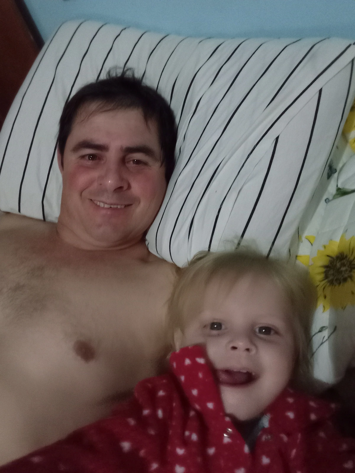 Valmir e a filha Hosana, que el ematou por Reprodução