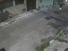 Imagem - Vídeo flagrou execução de três homens em Lauro de Freitas; vítimas tentaram fugir