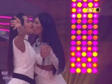 Imagem - Jordana e Marciele se beijam em festa do BBB 26 e reação da web divide opiniões; veja