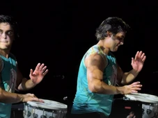 Imagem - Marcelo Sangalo rouba a cena ao tocar com Timbalada em festa em Salvador; VÍDEO