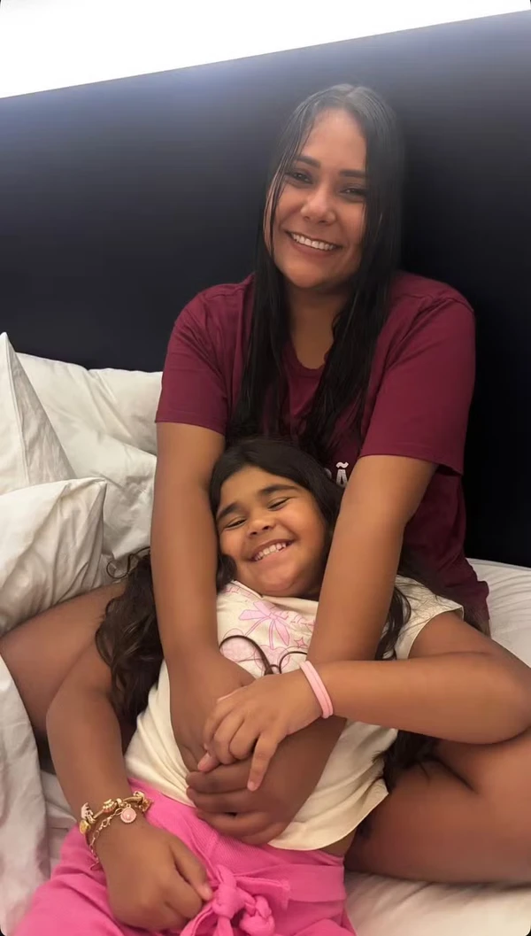 Chaiany com a filha, Lara por Reprodução