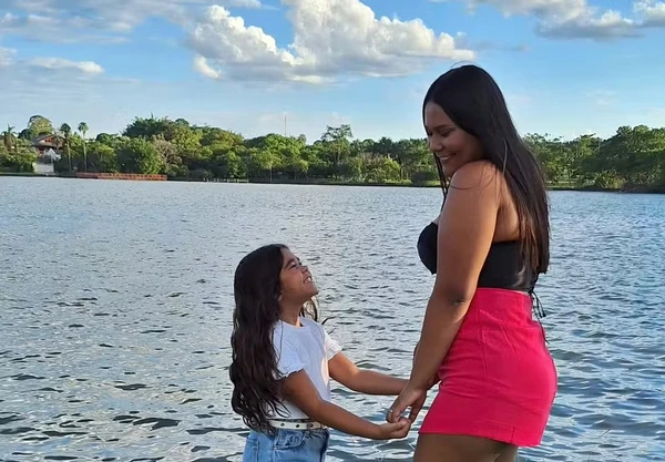 Chaiany com a filha, Lara por Reprodução